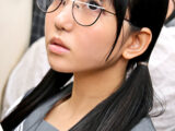 対面羞恥で何度もイカされ糸が引くほど舌を絡ませるベロキス発情娘 6 お漏らしメガネJ〇